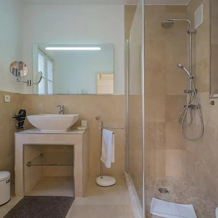 Luxury On Promenade Des In Niza