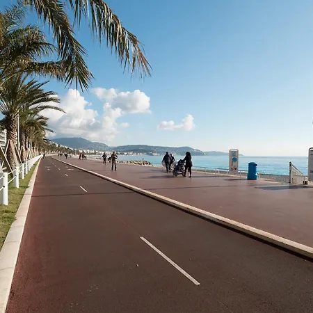 Luxury On Promenade Des In דירה *